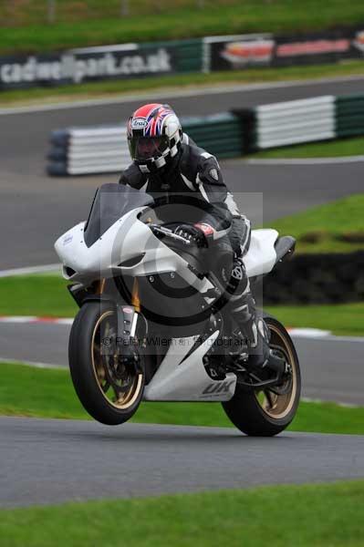 Motorcycle action photographs;cadwell;cadwell park photographs;event digital images;eventdigitalimages;motor racing louth lincolnshire;no limits trackday;peter wileman photography;trackday;trackday digital images;trackday photos