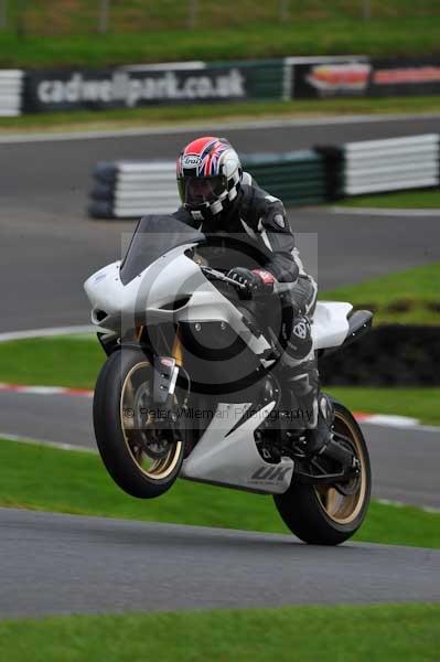 Motorcycle action photographs;cadwell;cadwell park photographs;event digital images;eventdigitalimages;motor racing louth lincolnshire;no limits trackday;peter wileman photography;trackday;trackday digital images;trackday photos