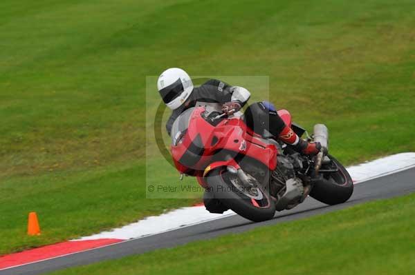 Motorcycle action photographs;cadwell;cadwell park photographs;event digital images;eventdigitalimages;motor racing louth lincolnshire;no limits trackday;peter wileman photography;trackday;trackday digital images;trackday photos