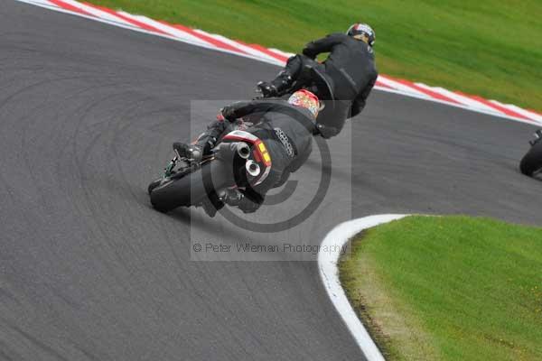 Motorcycle action photographs;cadwell;cadwell park photographs;event digital images;eventdigitalimages;motor racing louth lincolnshire;no limits trackday;peter wileman photography;trackday;trackday digital images;trackday photos