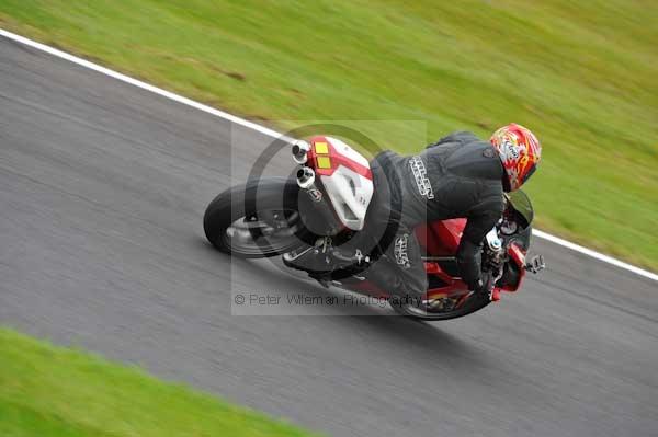 Motorcycle action photographs;cadwell;cadwell park photographs;event digital images;eventdigitalimages;motor racing louth lincolnshire;no limits trackday;peter wileman photography;trackday;trackday digital images;trackday photos