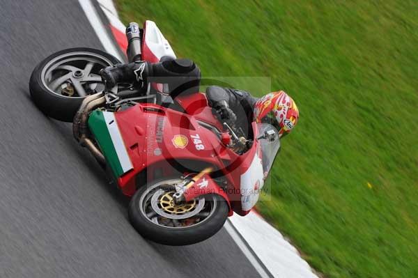 Motorcycle action photographs;cadwell;cadwell park photographs;event digital images;eventdigitalimages;motor racing louth lincolnshire;no limits trackday;peter wileman photography;trackday;trackday digital images;trackday photos