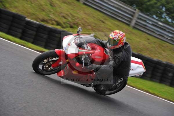 Motorcycle action photographs;cadwell;cadwell park photographs;event digital images;eventdigitalimages;motor racing louth lincolnshire;no limits trackday;peter wileman photography;trackday;trackday digital images;trackday photos