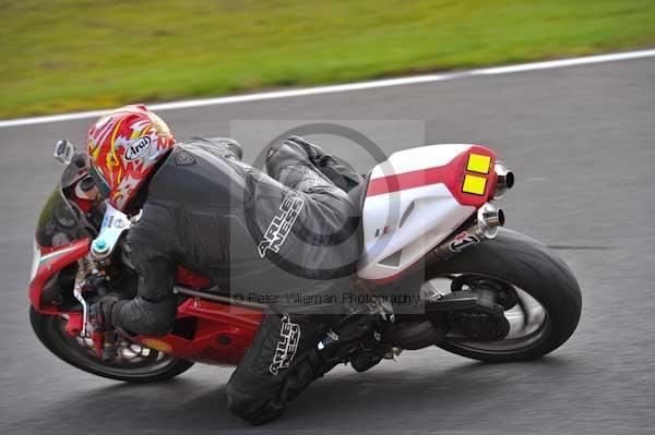 Motorcycle action photographs;cadwell;cadwell park photographs;event digital images;eventdigitalimages;motor racing louth lincolnshire;no limits trackday;peter wileman photography;trackday;trackday digital images;trackday photos