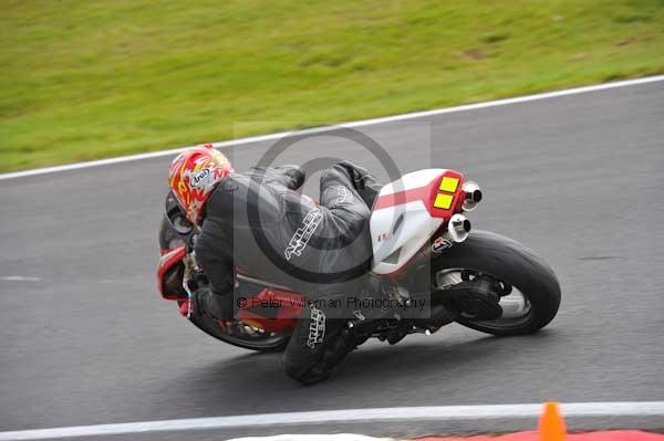 Motorcycle action photographs;cadwell;cadwell park photographs;event digital images;eventdigitalimages;motor racing louth lincolnshire;no limits trackday;peter wileman photography;trackday;trackday digital images;trackday photos