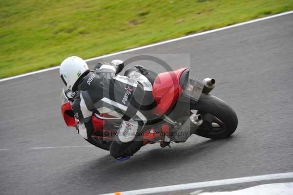 Motorcycle action photographs;cadwell;cadwell park photographs;event digital images;eventdigitalimages;motor racing louth lincolnshire;no limits trackday;peter wileman photography;trackday;trackday digital images;trackday photos