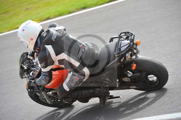 Motorcycle action photographs;cadwell;cadwell park photographs;event digital images;eventdigitalimages;motor racing louth lincolnshire;no limits trackday;peter wileman photography;trackday;trackday digital images;trackday photos
