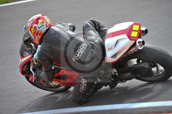 Motorcycle action photographs;cadwell;cadwell park photographs;event digital images;eventdigitalimages;motor racing louth lincolnshire;no limits trackday;peter wileman photography;trackday;trackday digital images;trackday photos