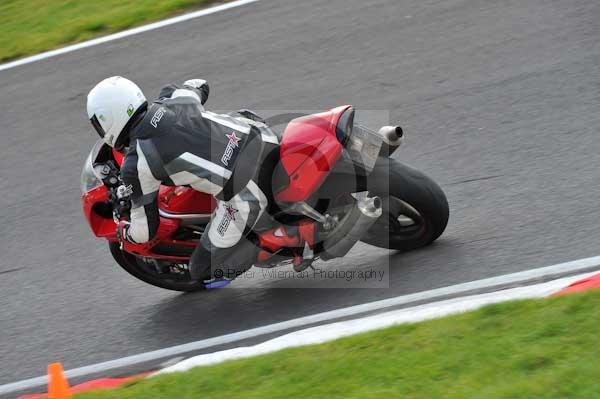 Motorcycle action photographs;cadwell;cadwell park photographs;event digital images;eventdigitalimages;motor racing louth lincolnshire;no limits trackday;peter wileman photography;trackday;trackday digital images;trackday photos
