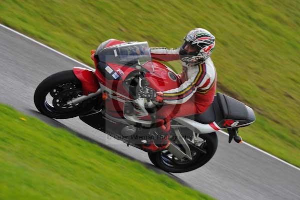 Motorcycle action photographs;cadwell;cadwell park photographs;event digital images;eventdigitalimages;motor racing louth lincolnshire;no limits trackday;peter wileman photography;trackday;trackday digital images;trackday photos