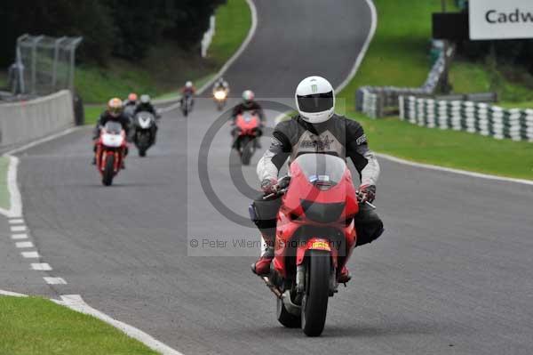 Motorcycle action photographs;cadwell;cadwell park photographs;event digital images;eventdigitalimages;motor racing louth lincolnshire;no limits trackday;peter wileman photography;trackday;trackday digital images;trackday photos