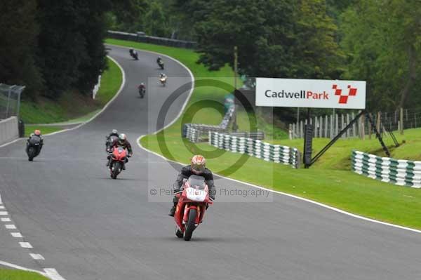 Motorcycle action photographs;cadwell;cadwell park photographs;event digital images;eventdigitalimages;motor racing louth lincolnshire;no limits trackday;peter wileman photography;trackday;trackday digital images;trackday photos