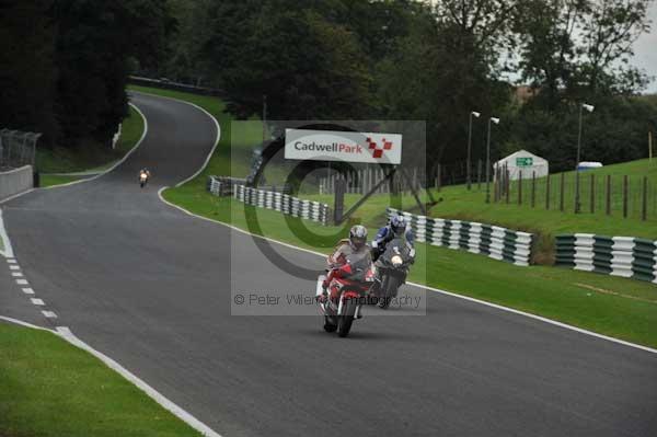 Motorcycle action photographs;cadwell;cadwell park photographs;event digital images;eventdigitalimages;motor racing louth lincolnshire;no limits trackday;peter wileman photography;trackday;trackday digital images;trackday photos