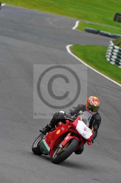 Motorcycle action photographs;cadwell;cadwell park photographs;event digital images;eventdigitalimages;motor racing louth lincolnshire;no limits trackday;peter wileman photography;trackday;trackday digital images;trackday photos