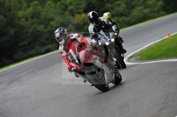 Motorcycle action photographs;cadwell;cadwell park photographs;event digital images;eventdigitalimages;motor racing louth lincolnshire;no limits trackday;peter wileman photography;trackday;trackday digital images;trackday photos