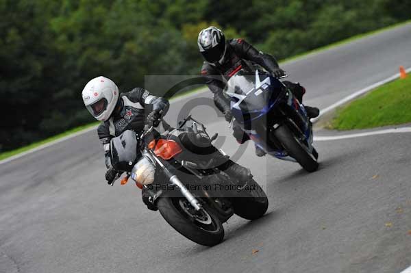 Motorcycle action photographs;cadwell;cadwell park photographs;event digital images;eventdigitalimages;motor racing louth lincolnshire;no limits trackday;peter wileman photography;trackday;trackday digital images;trackday photos