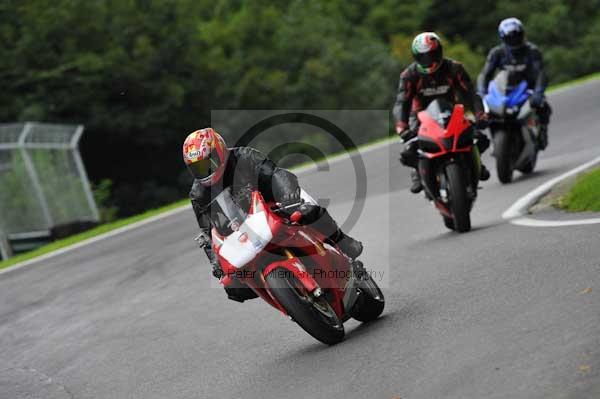 Motorcycle action photographs;cadwell;cadwell park photographs;event digital images;eventdigitalimages;motor racing louth lincolnshire;no limits trackday;peter wileman photography;trackday;trackday digital images;trackday photos