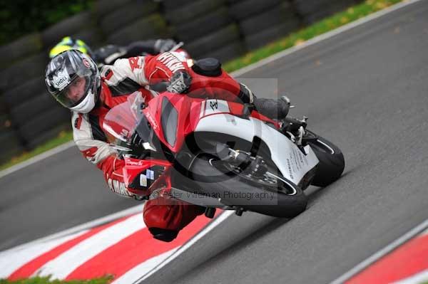 Motorcycle action photographs;cadwell;cadwell park photographs;event digital images;eventdigitalimages;motor racing louth lincolnshire;no limits trackday;peter wileman photography;trackday;trackday digital images;trackday photos