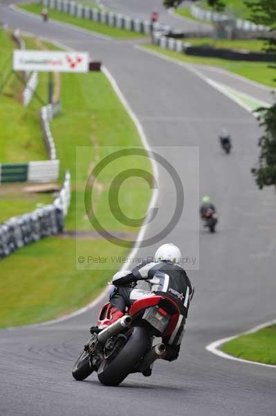 Motorcycle action photographs;cadwell;cadwell park photographs;event digital images;eventdigitalimages;motor racing louth lincolnshire;no limits trackday;peter wileman photography;trackday;trackday digital images;trackday photos