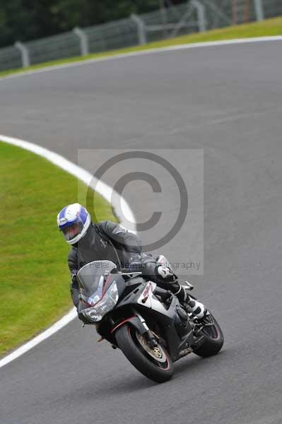 Motorcycle action photographs;cadwell;cadwell park photographs;event digital images;eventdigitalimages;motor racing louth lincolnshire;no limits trackday;peter wileman photography;trackday;trackday digital images;trackday photos