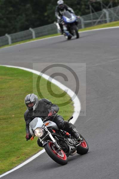 Motorcycle action photographs;cadwell;cadwell park photographs;event digital images;eventdigitalimages;motor racing louth lincolnshire;no limits trackday;peter wileman photography;trackday;trackday digital images;trackday photos