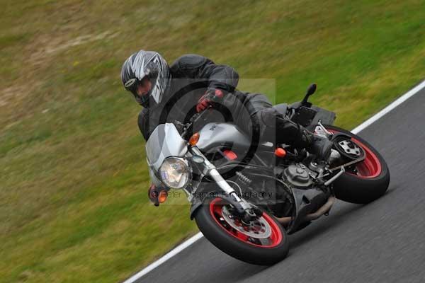 Motorcycle action photographs;cadwell;cadwell park photographs;event digital images;eventdigitalimages;motor racing louth lincolnshire;no limits trackday;peter wileman photography;trackday;trackday digital images;trackday photos