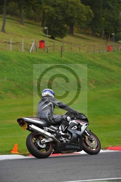 Motorcycle action photographs;cadwell;cadwell park photographs;event digital images;eventdigitalimages;motor racing louth lincolnshire;no limits trackday;peter wileman photography;trackday;trackday digital images;trackday photos