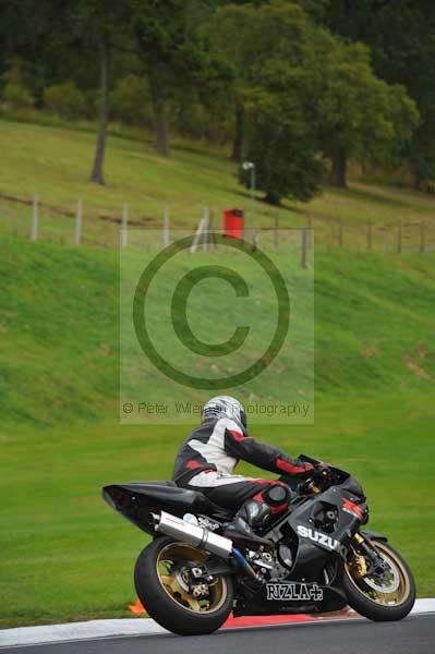 Motorcycle action photographs;cadwell;cadwell park photographs;event digital images;eventdigitalimages;motor racing louth lincolnshire;no limits trackday;peter wileman photography;trackday;trackday digital images;trackday photos