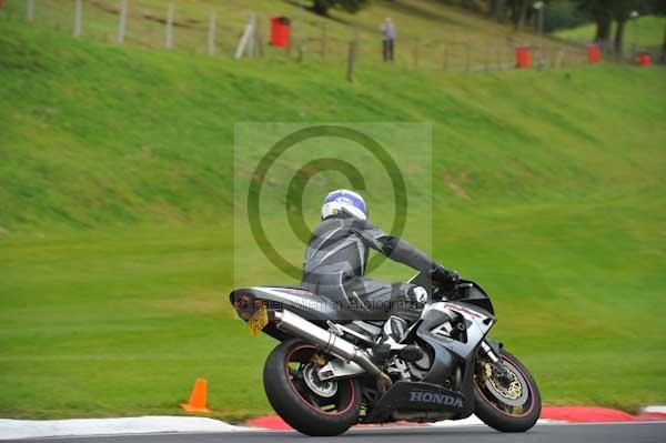 Motorcycle action photographs;cadwell;cadwell park photographs;event digital images;eventdigitalimages;motor racing louth lincolnshire;no limits trackday;peter wileman photography;trackday;trackday digital images;trackday photos