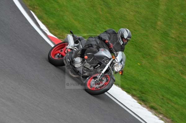 Motorcycle action photographs;cadwell;cadwell park photographs;event digital images;eventdigitalimages;motor racing louth lincolnshire;no limits trackday;peter wileman photography;trackday;trackday digital images;trackday photos