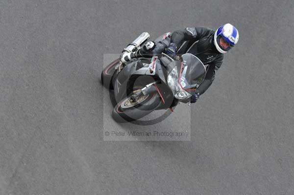 Motorcycle action photographs;cadwell;cadwell park photographs;event digital images;eventdigitalimages;motor racing louth lincolnshire;no limits trackday;peter wileman photography;trackday;trackday digital images;trackday photos