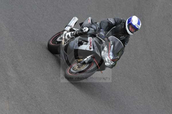 Motorcycle action photographs;cadwell;cadwell park photographs;event digital images;eventdigitalimages;motor racing louth lincolnshire;no limits trackday;peter wileman photography;trackday;trackday digital images;trackday photos