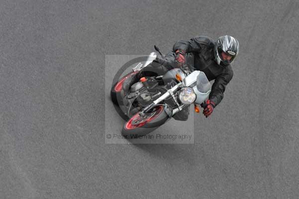 Motorcycle action photographs;cadwell;cadwell park photographs;event digital images;eventdigitalimages;motor racing louth lincolnshire;no limits trackday;peter wileman photography;trackday;trackday digital images;trackday photos