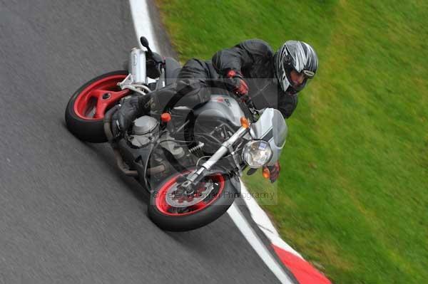 Motorcycle action photographs;cadwell;cadwell park photographs;event digital images;eventdigitalimages;motor racing louth lincolnshire;no limits trackday;peter wileman photography;trackday;trackday digital images;trackday photos