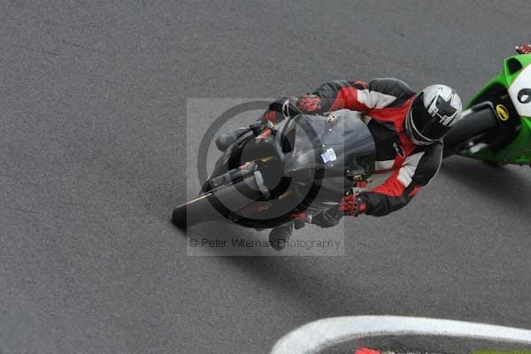 Motorcycle action photographs;cadwell;cadwell park photographs;event digital images;eventdigitalimages;motor racing louth lincolnshire;no limits trackday;peter wileman photography;trackday;trackday digital images;trackday photos