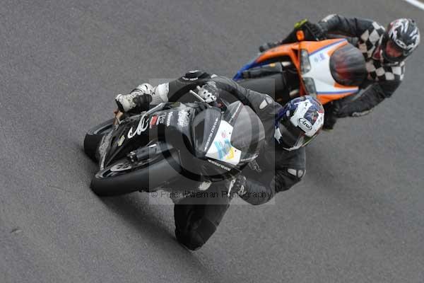 Motorcycle action photographs;cadwell;cadwell park photographs;event digital images;eventdigitalimages;motor racing louth lincolnshire;no limits trackday;peter wileman photography;trackday;trackday digital images;trackday photos