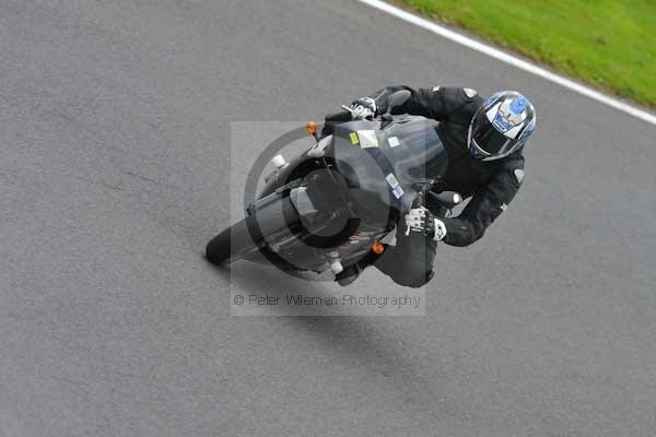 Motorcycle action photographs;cadwell;cadwell park photographs;event digital images;eventdigitalimages;motor racing louth lincolnshire;no limits trackday;peter wileman photography;trackday;trackday digital images;trackday photos