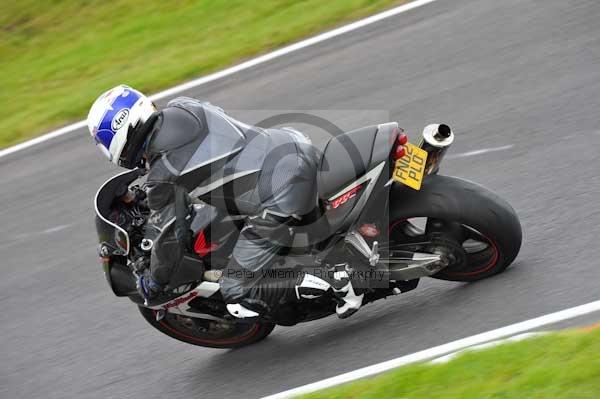 Motorcycle action photographs;cadwell;cadwell park photographs;event digital images;eventdigitalimages;motor racing louth lincolnshire;no limits trackday;peter wileman photography;trackday;trackday digital images;trackday photos