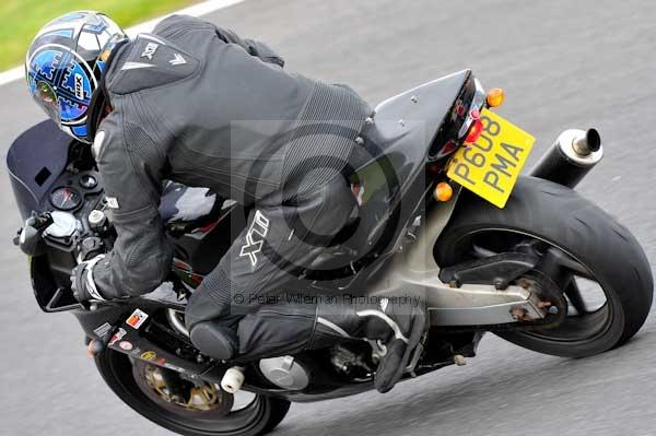 Motorcycle action photographs;cadwell;cadwell park photographs;event digital images;eventdigitalimages;motor racing louth lincolnshire;no limits trackday;peter wileman photography;trackday;trackday digital images;trackday photos