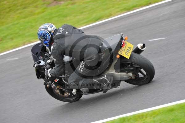 Motorcycle action photographs;cadwell;cadwell park photographs;event digital images;eventdigitalimages;motor racing louth lincolnshire;no limits trackday;peter wileman photography;trackday;trackday digital images;trackday photos