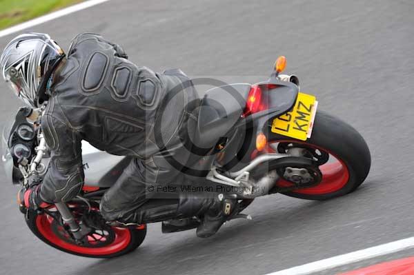 Motorcycle action photographs;cadwell;cadwell park photographs;event digital images;eventdigitalimages;motor racing louth lincolnshire;no limits trackday;peter wileman photography;trackday;trackday digital images;trackday photos