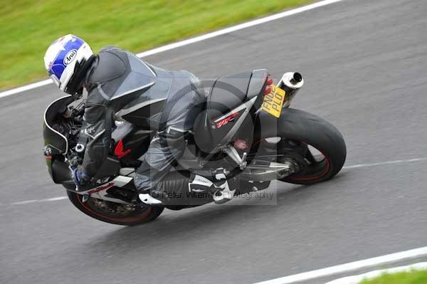 Motorcycle action photographs;cadwell;cadwell park photographs;event digital images;eventdigitalimages;motor racing louth lincolnshire;no limits trackday;peter wileman photography;trackday;trackday digital images;trackday photos