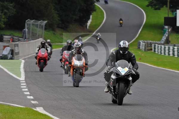 Motorcycle action photographs;cadwell;cadwell park photographs;event digital images;eventdigitalimages;motor racing louth lincolnshire;no limits trackday;peter wileman photography;trackday;trackday digital images;trackday photos
