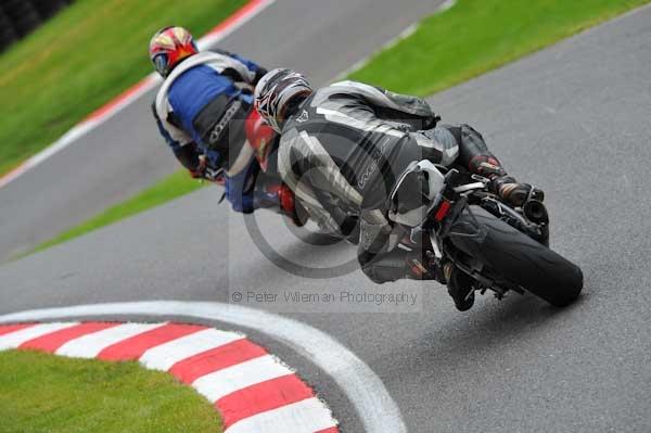 Motorcycle action photographs;cadwell;cadwell park photographs;event digital images;eventdigitalimages;motor racing louth lincolnshire;no limits trackday;peter wileman photography;trackday;trackday digital images;trackday photos
