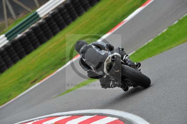 Motorcycle action photographs;cadwell;cadwell park photographs;event digital images;eventdigitalimages;motor racing louth lincolnshire;no limits trackday;peter wileman photography;trackday;trackday digital images;trackday photos