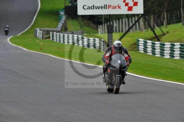 Motorcycle action photographs;cadwell;cadwell park photographs;event digital images;eventdigitalimages;motor racing louth lincolnshire;no limits trackday;peter wileman photography;trackday;trackday digital images;trackday photos