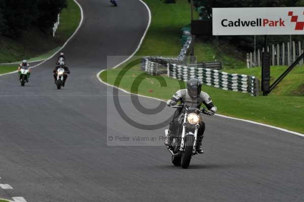 Motorcycle action photographs;cadwell;cadwell park photographs;event digital images;eventdigitalimages;motor racing louth lincolnshire;no limits trackday;peter wileman photography;trackday;trackday digital images;trackday photos