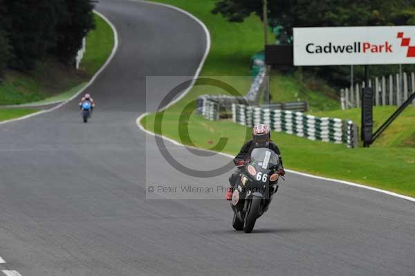Motorcycle action photographs;cadwell;cadwell park photographs;event digital images;eventdigitalimages;motor racing louth lincolnshire;no limits trackday;peter wileman photography;trackday;trackday digital images;trackday photos
