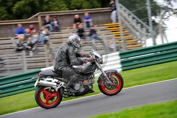 Motorcycle action photographs;cadwell;cadwell park photographs;event digital images;eventdigitalimages;motor racing louth lincolnshire;no limits trackday;peter wileman photography;trackday;trackday digital images;trackday photos