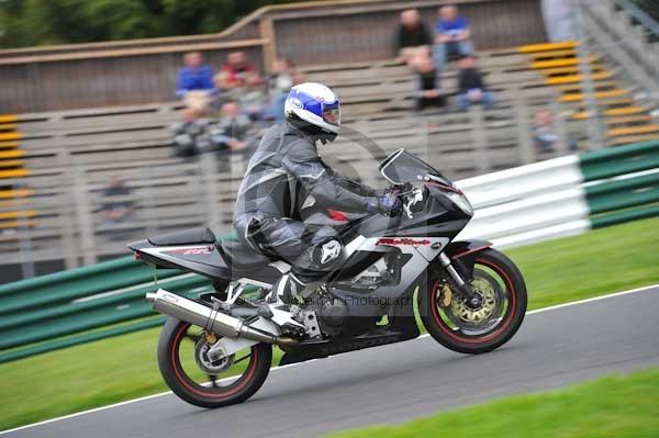 Motorcycle action photographs;cadwell;cadwell park photographs;event digital images;eventdigitalimages;motor racing louth lincolnshire;no limits trackday;peter wileman photography;trackday;trackday digital images;trackday photos
